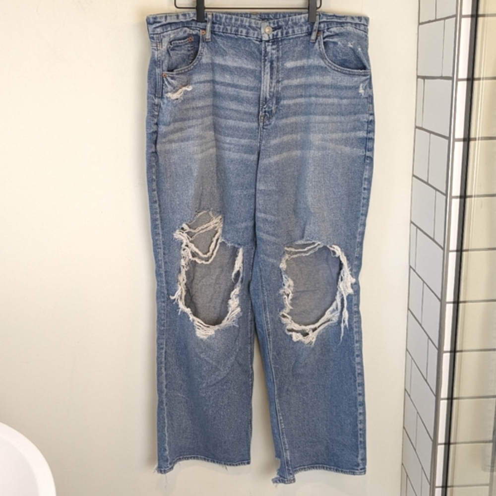 American Eagle Curvy Super High Rise Baggy Straight Distressed Destroyed Jeans